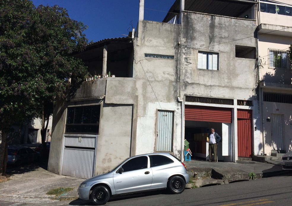 Sobrado onde Thiago morava com os pais, que deixaram o imóvel após a morte do filho (Foto: Kleber Tomaz/G1)