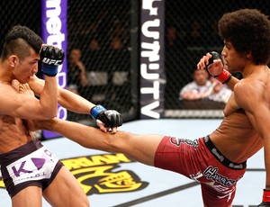 Alex Caceres na luta do UFC contra Kyung Ho Kang (Foto: Getty Images)