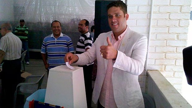 marcelinho guimarães, presidente do bahia, vota nas eleições do clube (Foto: Divulgação/Site Oficial)