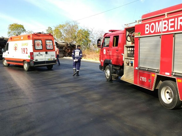 Acidente ocorreu por volta das 7h20, no oeste da Bahia (Foto: Blog do Sigi Vilares)