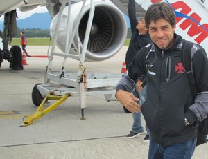 Juninho desembarque Vasco Florianópolis (Foto: Gustavo Rotstein/Globoesporte.com)