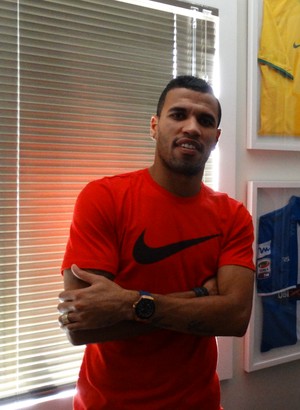 Corinthians pressiona e coloca prazo na negociação com atacante Jonathas