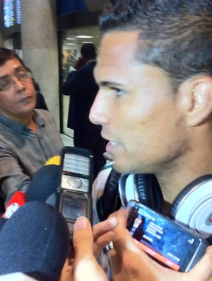 anderson fluminense desembarque (Foto: Edgard Maciel de Sá / Globoesporte.com)