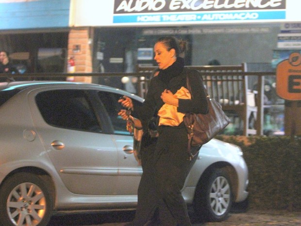 Claudia Raia deixa aula de balé no Rio (Foto: Delson Silva/ Ag. News)
