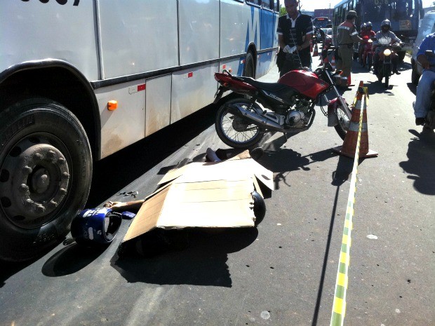 G Motoqueiro Morre Ap S Ser Atingido Por Nibus Em Avenida De Manaus