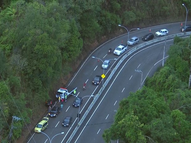 G Acidente Deixa Tr Nsito Lento Na Autoestrada Graja Jacarepagu