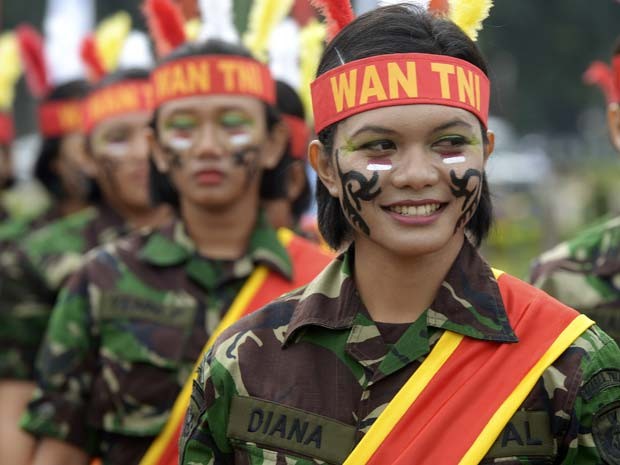 Teste em recrutas indonésias foi classificado como "cruel, degradante e humilhante" por ONG de direitos humanos (Foto: AFP PHOTO / FILES / ADEK BERRY)