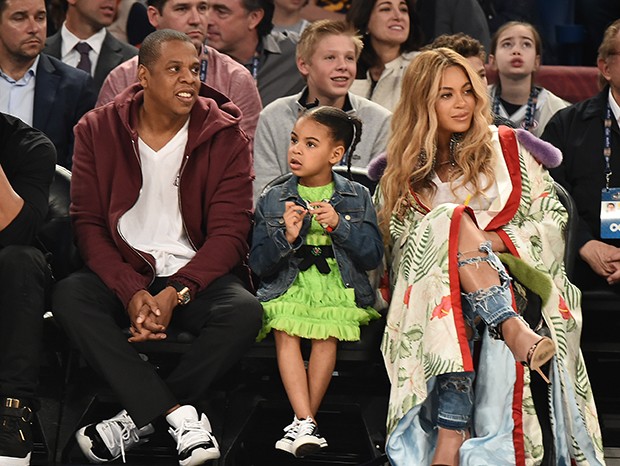 Fotos: Beyoncé e Jay Z assistem a jogo de basquete em NY - 03/11 