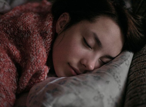 Você é daquelas pessoas que já deita pensando em quanto tempo tem para dormir e não consegue relaxar? Experimente a técnica de respiração 4-7-8 (Foto: Getty Images)