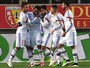 Defesa do Lens ajuda, e Lyon segue na liderança do Campeonato Francês