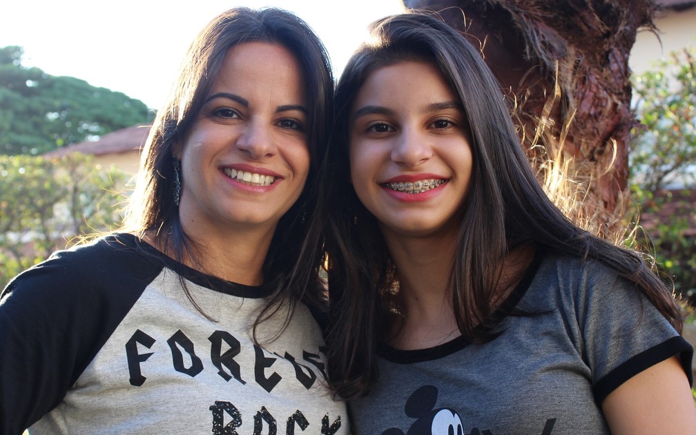 Ana Luiza e Alessandra Rezende comemoram juntas o Dia das Mães em Goiânia (Foto: Murillo Velasco/G1)