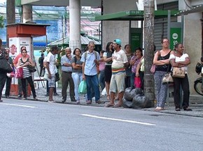 Mesmo quem tentou voltar cedo para casa enfrentou dificuldades (Foto: Reprodução / TV Globo)