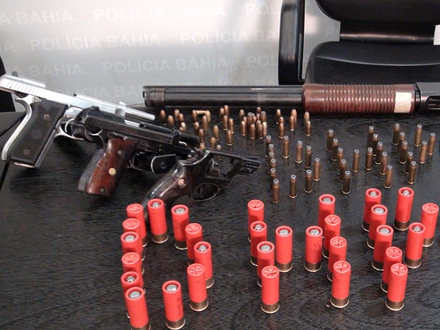 Armas apreendidas suspeitos de matar Galindo e Colombiano Bahia (Foto: Ida Sandes/ G1)