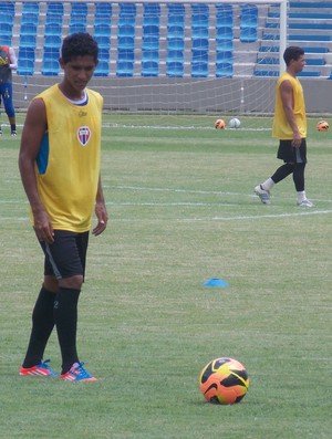 Ideílson, meia do Maranhão (Foto: Bruno Alves)