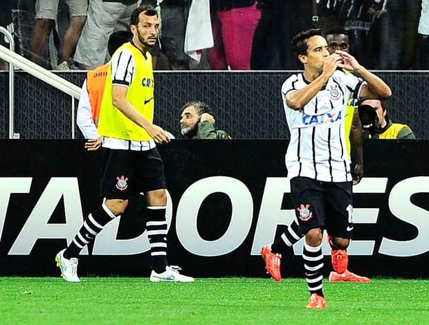 Jadson comemora gol do Corinthians contra o São Paulo (Foto: Marcos Ribolli)