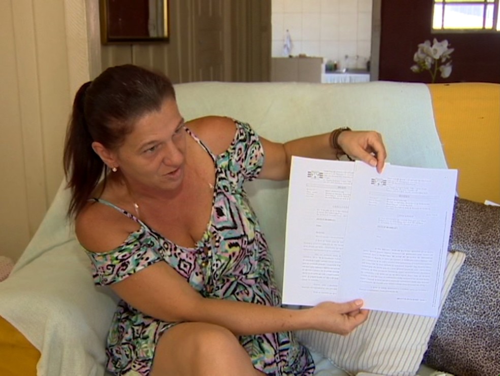 Andrea Sponton Andrade conseguiu na Justiça que a Prefeitura de Presidente Venceslau fornecesse os medicamentos para sua filha (Foto: Reprodução/TV Fronteira)