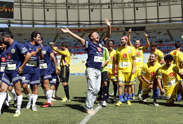 David Brazil agita o futebol dos artistas (Foto: Marcos Serra Lima/EGO)