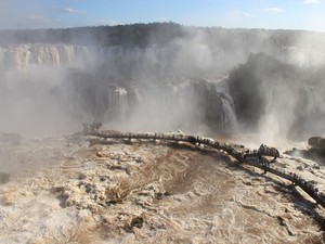 No primeiro semestre de 2015, o Parque Nacional do Iguaçu já havia recebido mais de 755 mil visitantes (Foto: Cataratas do Iguaçu S.A. / Divulgação) No primeiro semestre de 2015, o Parque Nacional do Iguaçu já havia recebido mais de 755 mil visitantes (Foto: Cataratas do Iguaçu S.A. / Divulgação)