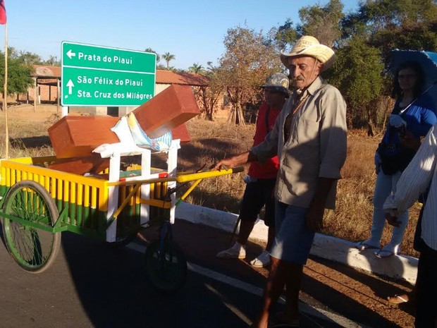  Carpinteiro Ulisses Pereira da Silva, de 73 anos, foi o idealizador da peregrinação (Foto: Raily Pereira/Arquivo Pessoal)