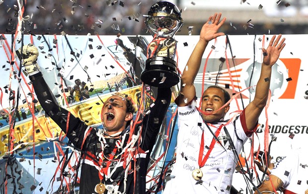 Rogério Ceni e Lucas, São Paulo e Tigre (Foto: Agência AFP)