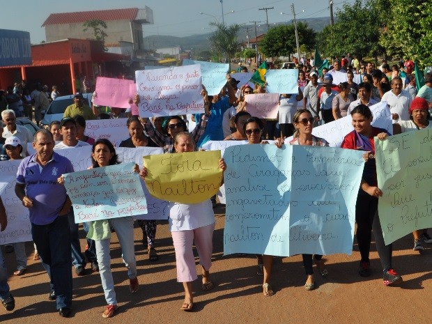 Protesto bloqueia BR-158, em Bom Jardim, Goiás (Foto: Arquivo pessoal)