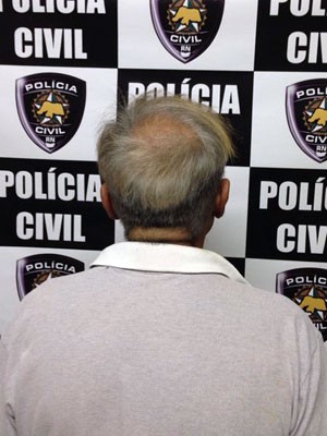Segundo a polícia, suspeito tem 67 anos, é comerciante e administrador de um site pornô (Foto: Wellington Guedes/G1)
