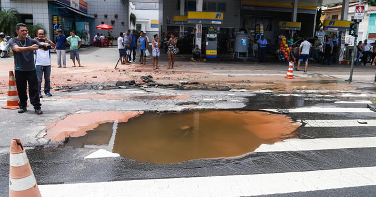 Rompimento de adutora interdita Avenida São Miguel, em SP - Globo.com