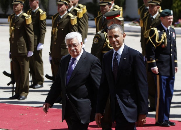 O presidente dos Estados Unidos, Barack Obama, fez sua primeira viagem ao território palestino e foi recebido pelo presidente da Autoridade Nacional Palestina, Mahmoud Abbas (Foto: Majdi Mohammed/AP)