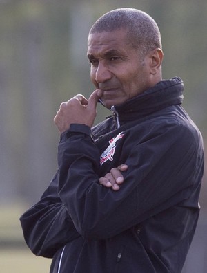 Cristóvão: Saída de Pato reabre busca do Corinthians por reforço para ataque