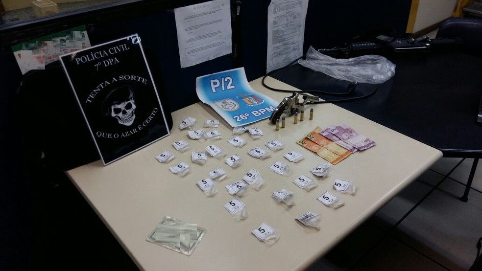 Policiais apreenderam a droga com o suspeito no bairro Valparaíso (Foto: Divulgação | Polícia Civil)