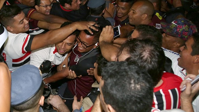 Cueva desembarque São Paulo Maranhão (Foto: Rubens Chiri/saopaulofc.net)