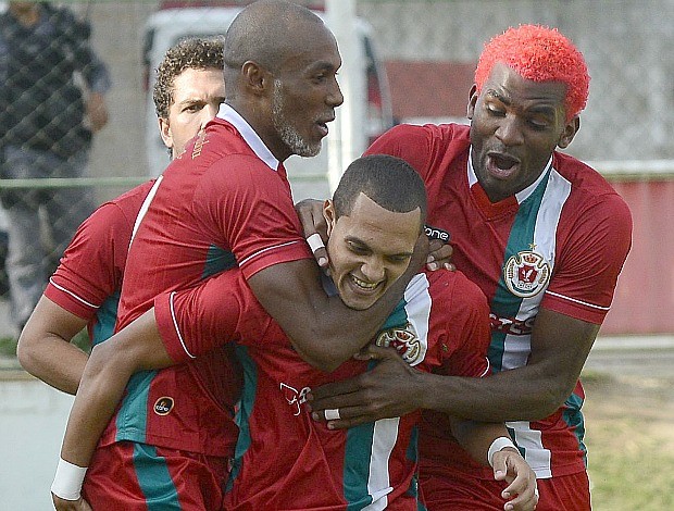 Atacante Edu, do Real Noroeste, comemora o gol do título da Copa Espírito Santo 2013 (Foto: Bernardo Coutinho/A Gazeta)