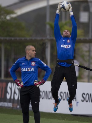 De olho no Cruzeiro, corintianos são 