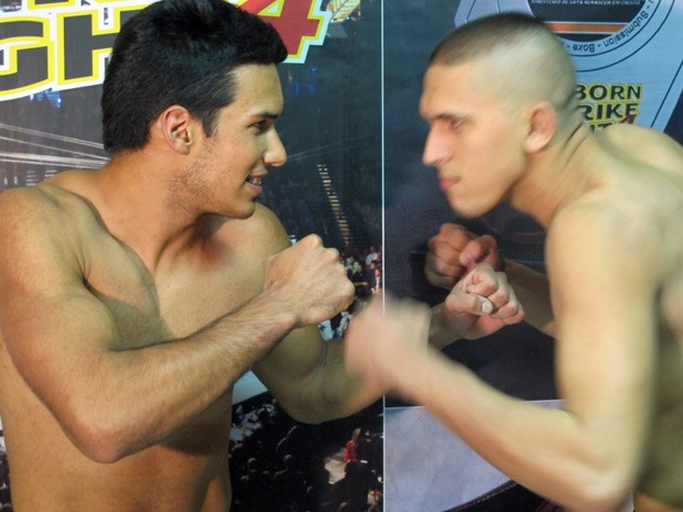 Lutadores de MMA fazem pose após sessão de pesagem na véspera do combate (Foto: Marcelo Mora/G1)