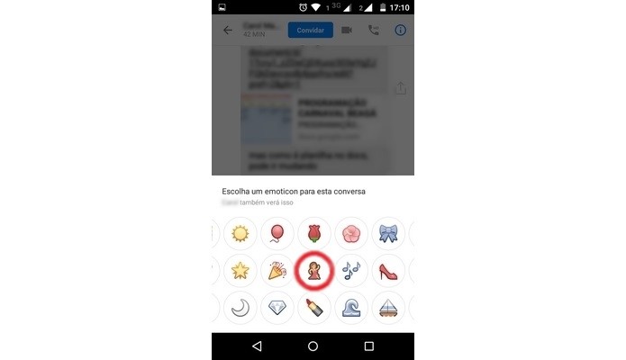 Seleção de novo emoticon padrão para conversa no Messenger (Foto: Reprodução/ Raquel Freire)