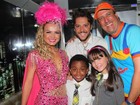 Em Salvador, atriz de 'Carrossel' curte carnaval em bloco infantil com Eliana