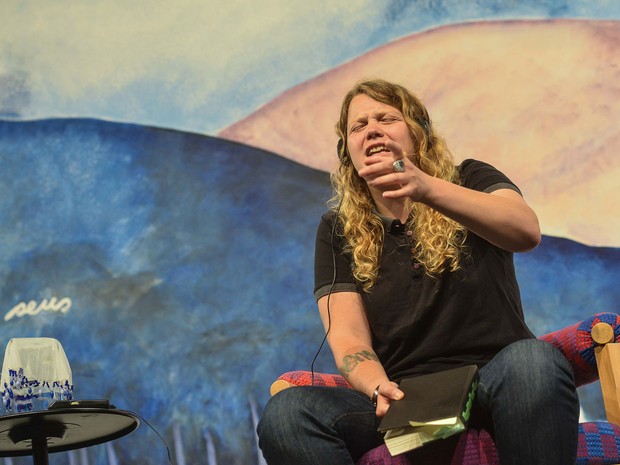 A poeta e rapper britânica Kate Tempest participou de mesa na Flip neste sábado (2) (Foto: Walter Craveiro/Divulgação Flip)