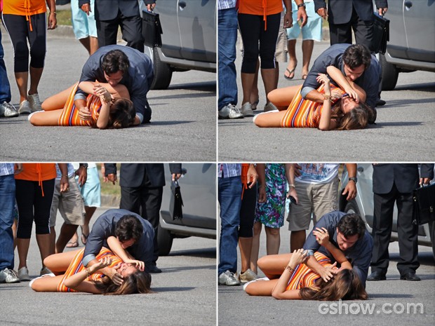 Laerte socorre Luiza depois do atropelamento (Foto: Carol Caminha/ TV Globo)