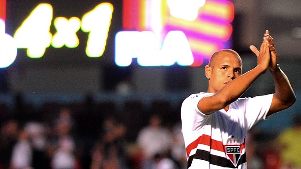 Luis Fabiano, São Paulo x Flamengo (Foto: Marcos Ribolli / GLOBOESPORTE.COM)