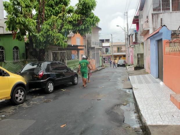 Larissa foi morta em via pública, no bairro Educandos, Zona Sul de Manaus (Foto: Jamile Alves/G1 AM)