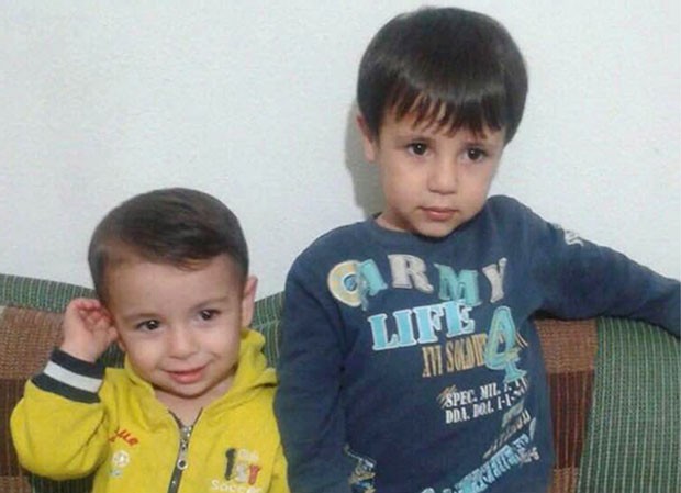 Aylan Kurdi, de 3 anos, e o irmo, Galip, de 5 anos, em foto mostrada pela tia dos meninos (Foto: Cortesia de Tima Kurdi/The Canadian Press via AP)