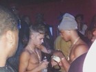 Que danado! Justin Bieber apalpa o bumbum de stripper nos EUA