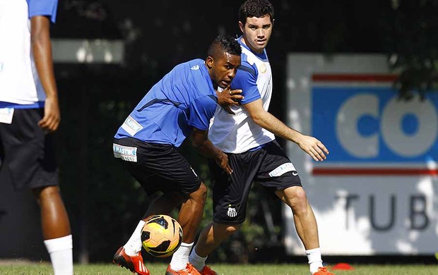 Cicinho e Mena, Santos (Foto: Ricardo Saibun / Divulgação Santos FC)