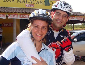 Bruno Alvim e a esposa Kenia de Divinópolis vão percorrer Caminho da Fé até Aparecida do Norte MG (Foto: Bruno Alvim/Divulgação)