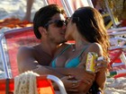 Bruno Gissoni beija muito a namorada em praia do Rio 