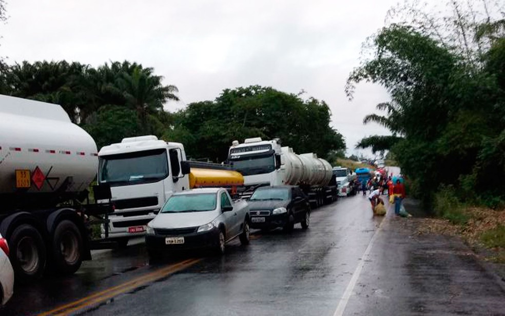 Trânsito está congestionado na região de Madre de Deus (Foto: Arquivo pessoal)