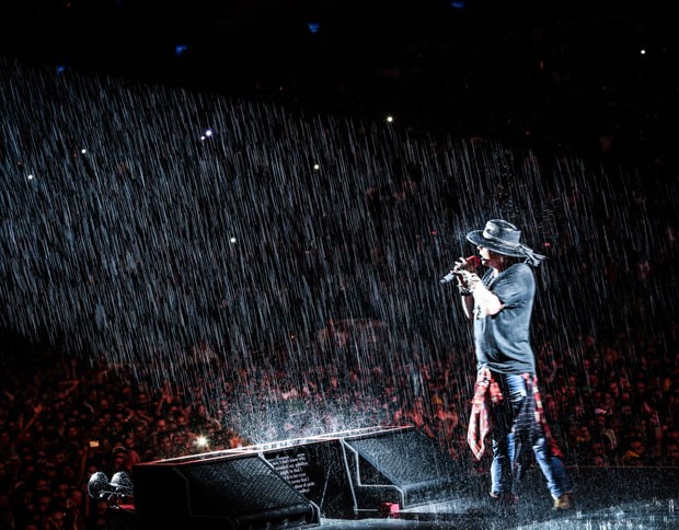 GN'R ofrecio poderoso espectáculo con Slash bajo la lluvia en Sao Paulo. Guns4
