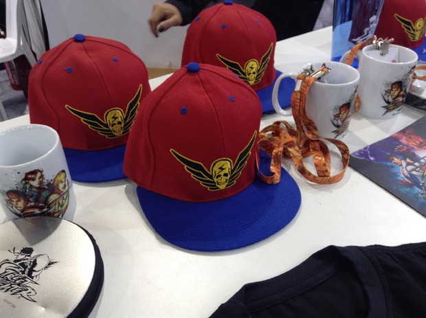 Bonés da Shadaloo de 'Street Fighter' foram os itens mais procurados na loja (Foto: Gustavo Petró/G1)