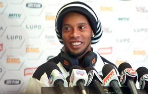 Ronaldinho Gaúcho entrevista Atlético-MG (Foto: Cristiane Mattos)