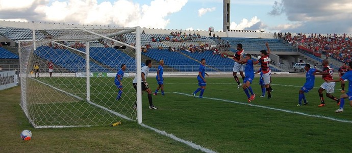Queimadense 0 x 0 Campinense, no Estádio Amigão, pelo Campeonato Paraibano 2014 (Foto: João Brandão Neto / GloboEsporte.com/pb)